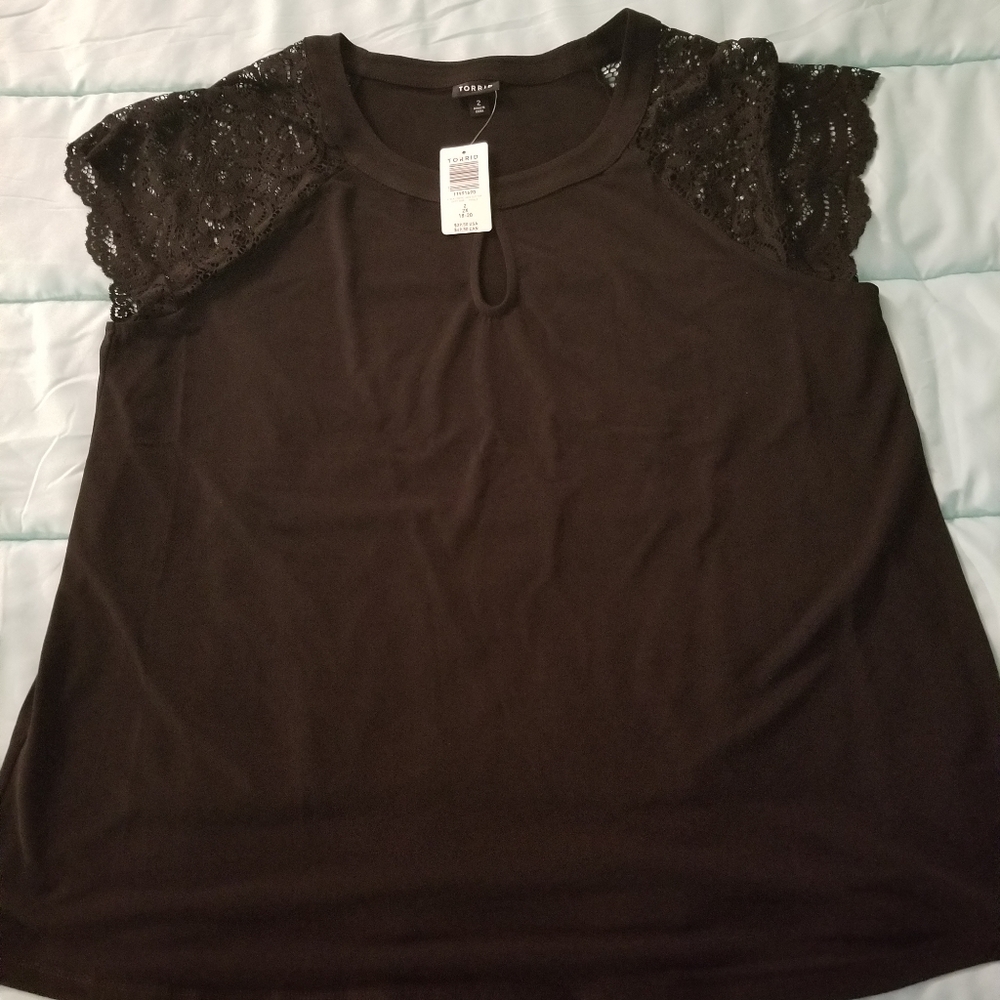 Crepe lace sleeve top
